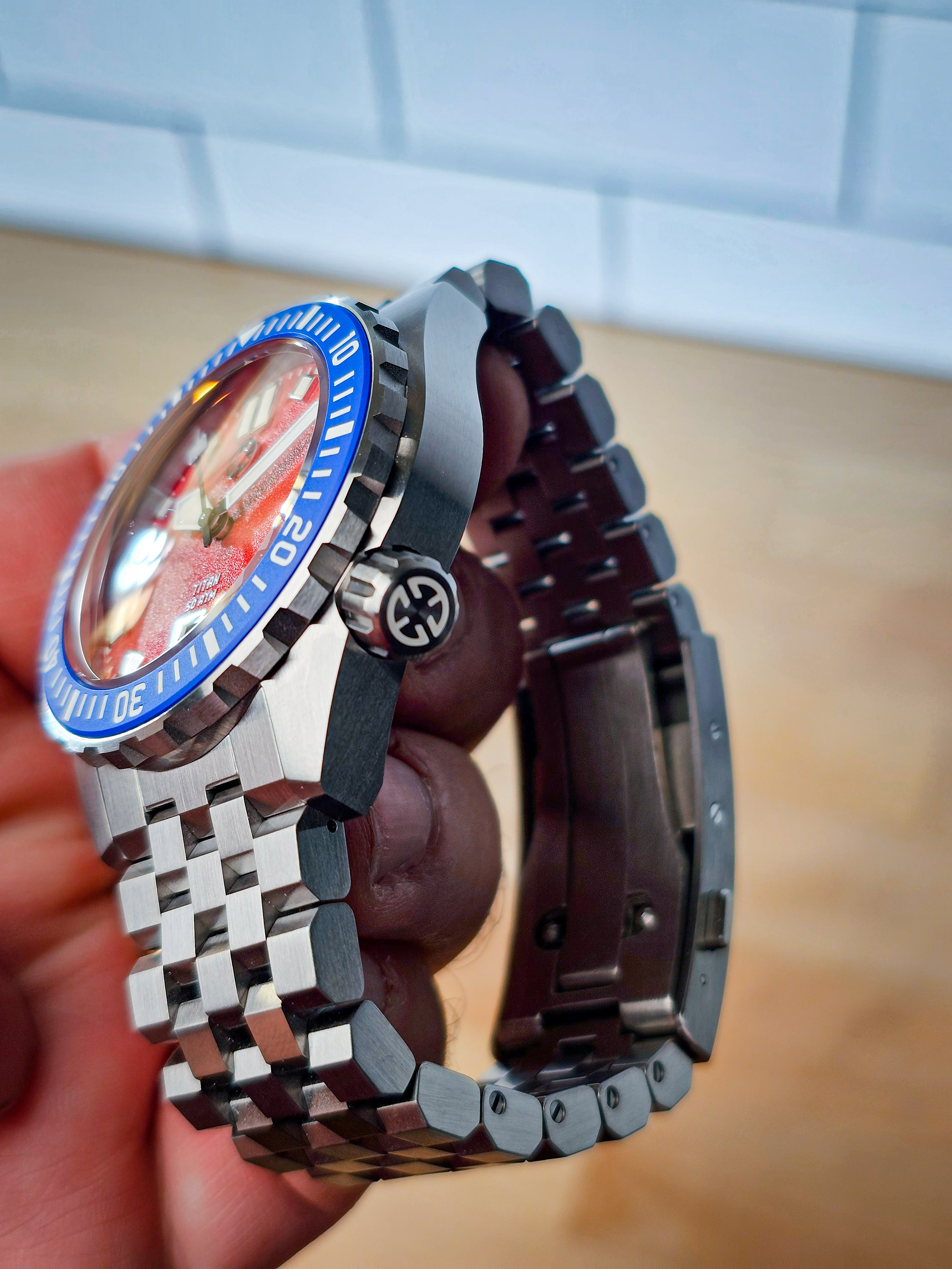 Erebus Titan Diver - Red Dial Blue Bezel - Excellent Condition - Image 3