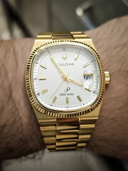 Bulova Super Seville 262kHz Gold Tone 38mm - 97B223